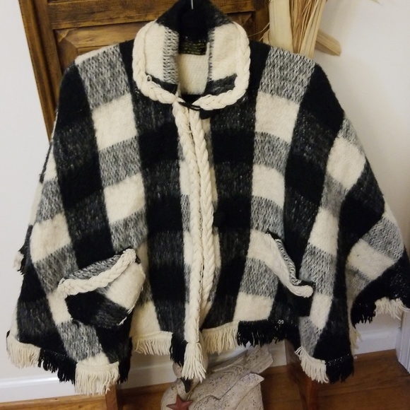 Andean Imports Jackets & Blazers - 🛍♥️100% Wool Hand Loomed Cape😊🌹